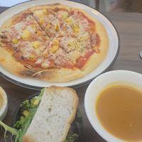 Pizza set at Veg-Mind in Hong Kong Island