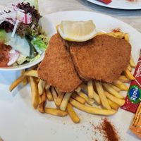 Vegan Wiener Schnitzel (prepacked Mayo IS Not vegan) at FRA - Ludwigs - T2 in Frankfurt