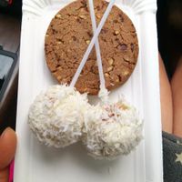Vegan Raffaelloes & cookie at Cafe Gleichklang in Hannover