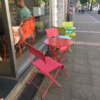 seating options outside at Cafe Gleichklang in Hannover