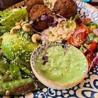 Falafel Avocado Bowl at Morleos Bar and Restaurant in Offenbach
