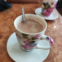 Hot chocolate with oatmilk and no cream at Genuß Café in St Gilgen