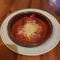 Stuffed red peppers with vegan cheese at Habanita in Sevilla