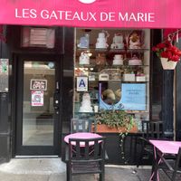 Seating outside at Les Gateaux De Marie in New York City