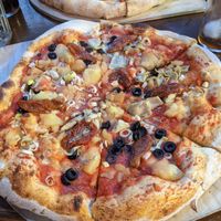 "country mutter" pizza at Villa di Wow in Gijon