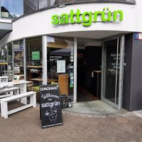 Draußen sitzen 😊👍🏻 at Sattgrün - Hafen in Dusseldorf