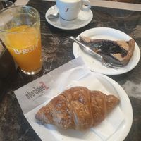 Vegan breakfast at Nuovo Caffè Alinari in Florence