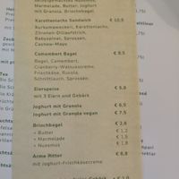 "Joghurt mit Granola vegan" weitere veg. Option at piu-Ma in Gmunden
