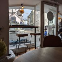 Blick vom Café nach draußen at piu-Ma in Gmunden