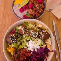 Falafel plus smoothie bowl at Mahalo - Kungsholmen in Stockholm