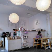 Counter + One of the tables at kind cafe @ kind yoga in Paris