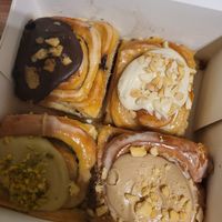 Banana Bread, Bueno Creme, Pistazie und White Chocolate Macadamia (alle vegan) at Cinnamood in Muenster