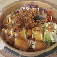 Poke langostino crujiente vegano at Mamasana in Santander
