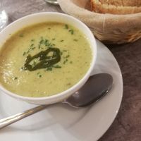Zucchini soup with basil at Le Potager du Marais - Saint Paul in Paris