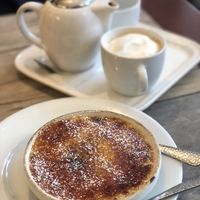 Crème brûlée avec un Café crème   at Le Potager du Marais - Saint Paul in Paris