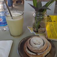 Limonada y roll de canela ($11500 en efectivo) at Barro Café - Zapiola in Buenos Aires