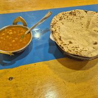 Chola masala with rotis at Gupp Shupp @ Chai Shai in Leh
