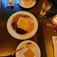 5-curry dish with papadam in middle at Curry Insel in Vienna