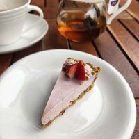 Vegan raw Strawberry cheesecake at Studio Cafe Sephiroth in Chigasaki