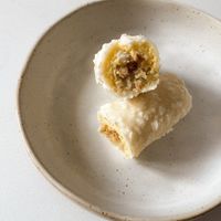 Entremets coco e maracujá  at CAOS - O Futuro É Vegetal in Lisbon