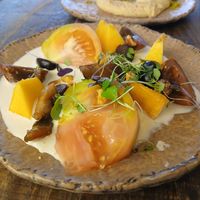 Summer tomatoes at Honest Greens in Porto