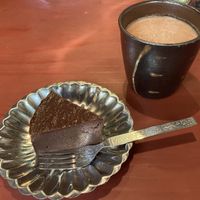 ヴィーガンチョコケーキ&オーツミルクチャイ  at Ital Shokudo in Naha