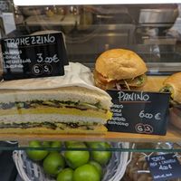 sandwiches and burgers at 100% Bio Lab in Rome