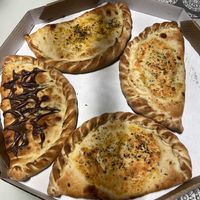 Calzones incríveis! Meus favoritos foram o caprese e o sensação (doce).   at Templo do Kalzone e Pizzaria Ltda. in Balneario Camboriu