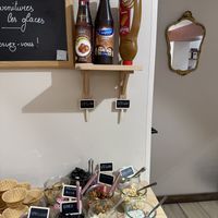 The toppings clearly labelled vegan  at Glacier ego in Perpignan