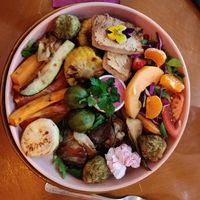 Tofu grilled with lots of veggies at Estamos Sembrados in Malaga