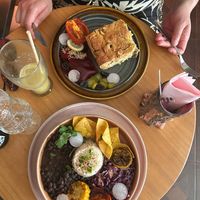 Chili sin carne and chickpea fritatta at Estamos Sembrados in Malaga