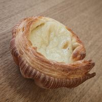 Pastel de nata vegan at La Mauvaise Herbe in Paris