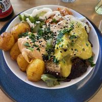 Small burger bowl with potatoes   at HappenPappen in Hamburg