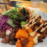 Sushi bowl at HappenPappen in Hamburg