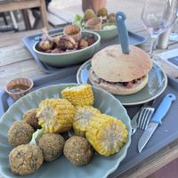 Croquettes aux épinards, mais rôti, pita vegan 🌱   at Hey Poulette in Mimizan