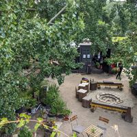 Blick auf die Feuerstelle at Nirgendwo in Berlin