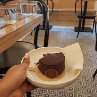 Yummy vegan Sacher tort! Finally found one! Cappuccino with oat mylk at Moriz - Zuckerbäckerei & Manufaktur in Vienna