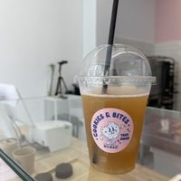 Iced tea con melocotón y naranja  at Cookies & Bites in Bilbao