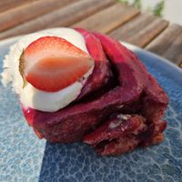 Red velvet cinnamon roll at Cinnamood in Bremen