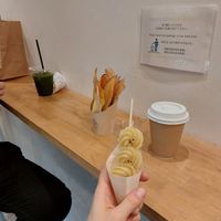 Dango (350¥), matcha latte (580¥), chips (600¥), green tea (500¥) at Imoya Tsunekichi - 芋屋常吉 in Kyoto