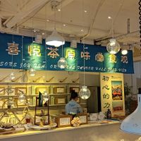 Staff hard at work at Loujiashan Museum in Shanghai