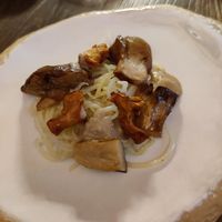 Potato spaghetti with porcini mushrooms and marinated finferli mushrooms at Con Creta in Pove Del Grappa