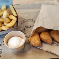 Rosemary Fries with Chili cheese nuggets at Liners Food in Hannover