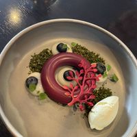 Bosbessen ring met kerrie ijs en pistache crème   at Intens in Voorst Gem Voorst