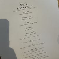 De botanische kaart, alleen zure bloemkool gerecht was vegetarisch ipv vegan maar maakte ze zonder moeite vegan  at Intens in Voorst Gem Voorst