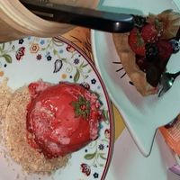 erdbeer dessert, dark chocolate tarte  at Black & Sugar in Linz