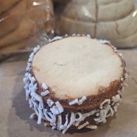 ¡Alfajor vegano! 💖✨️

Si pueden, vengan a probarlos pues no encuentras dulce de leche o alfajores veganos en todos lados 🌿✨️ at Corazón de Concha in San Andres Cholula