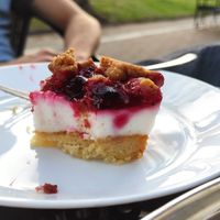 Berry crumble cheesecake at KATI Hausbrauerei in Eberswalde