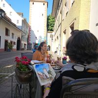 Tauchen Sie ein in die zauberhafte Atmosphäre, wo nicht nur der Geschmack verführt, sondern auch der ein märchenhafter Blick auf den historischen Turm, der Künstler inspiriert. at Bohème Art-Restaurant in Rheinfelden