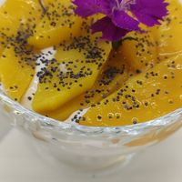 Yogur con melocotón y romero at La Capella in Sabadell